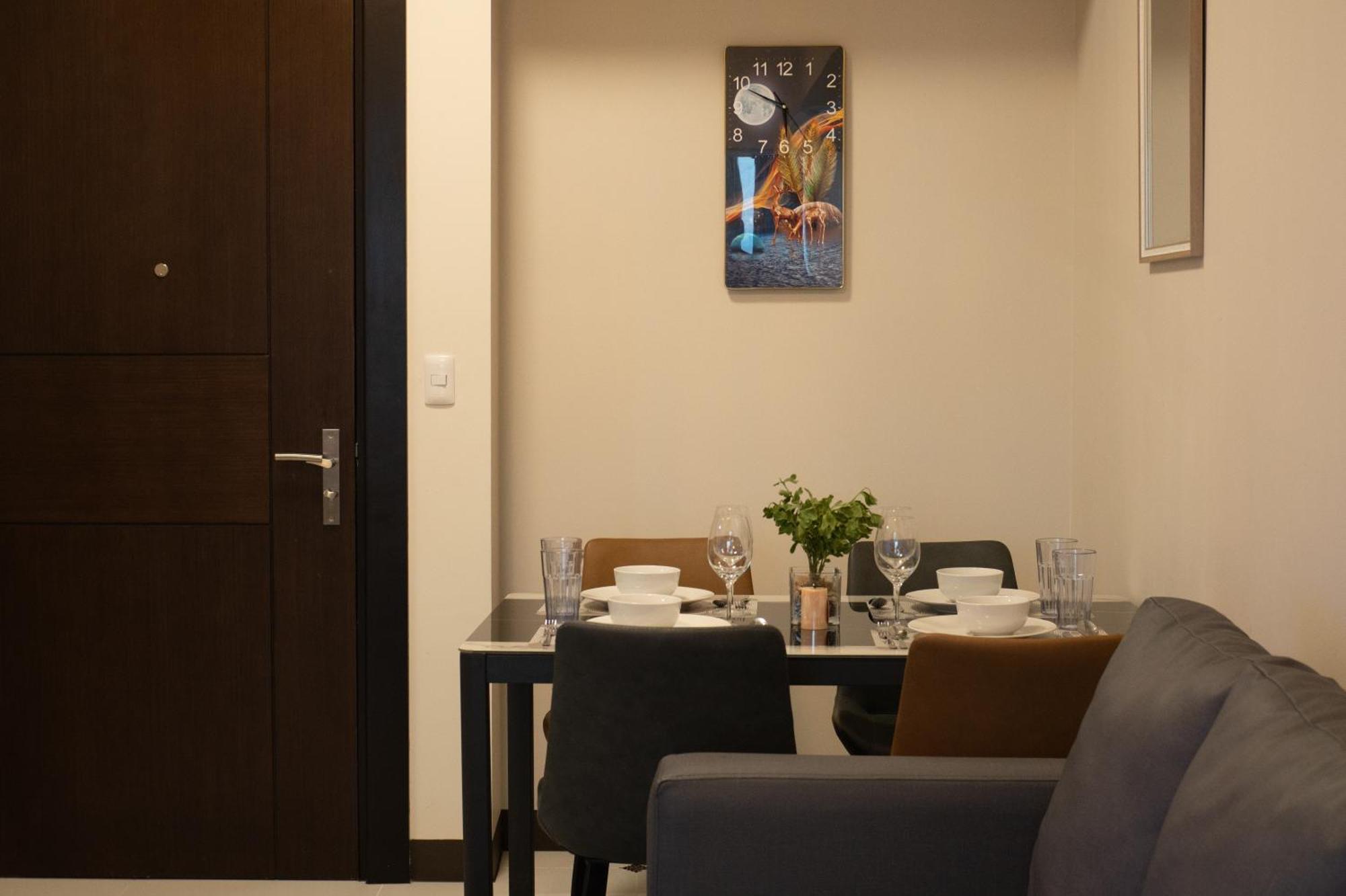 Cityscape View 2Br In Uptown Bgc W 200Mbps Wifi Taguig Ngoại thất bức ảnh